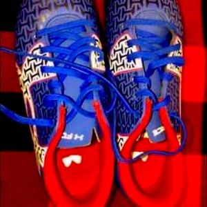 Boys Under Armour Soccer Cleats Size 2